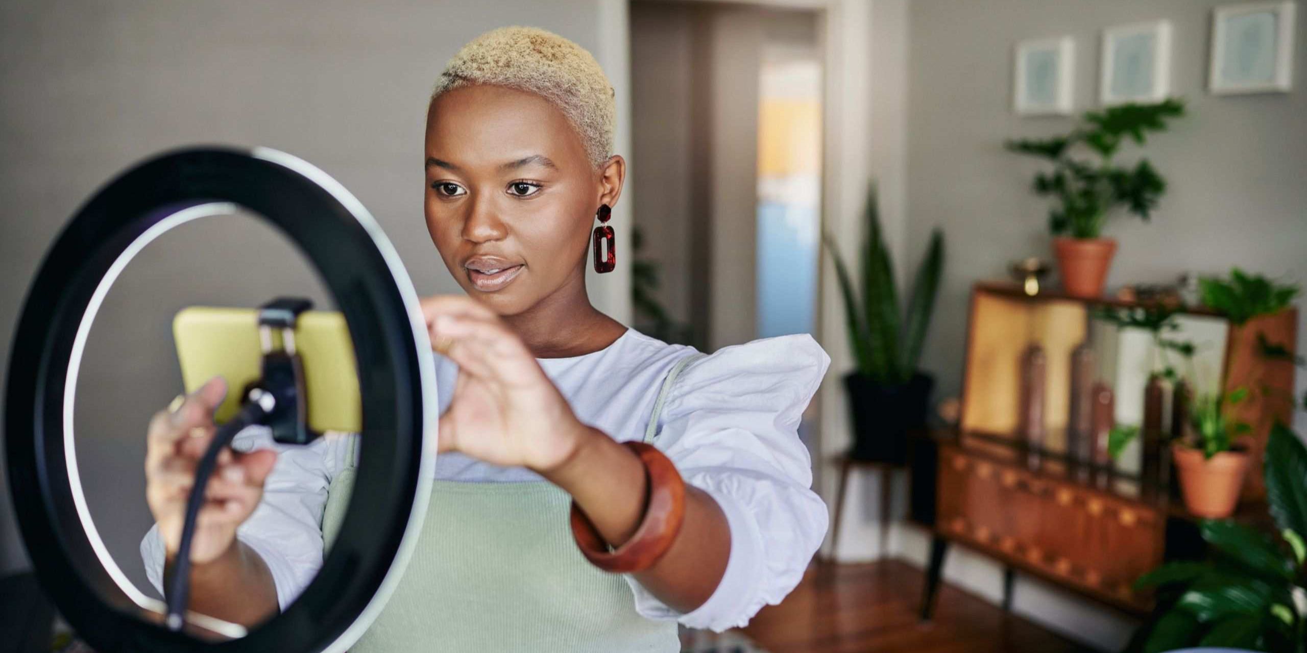 influencer women infront of camera